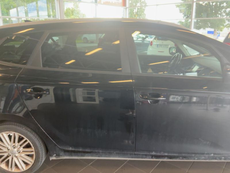 Kia Carens 1.7 CRDi Active — zdjęcie 7