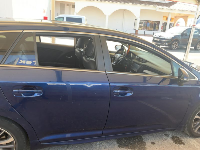 Toyota Avensis 2.0 D-4D Executive 2016 – снимка 10