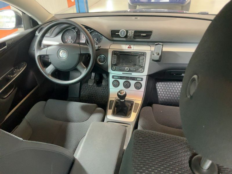 Volkswagen Passat 2.0 TDI Comfortline — zdjęcie 12