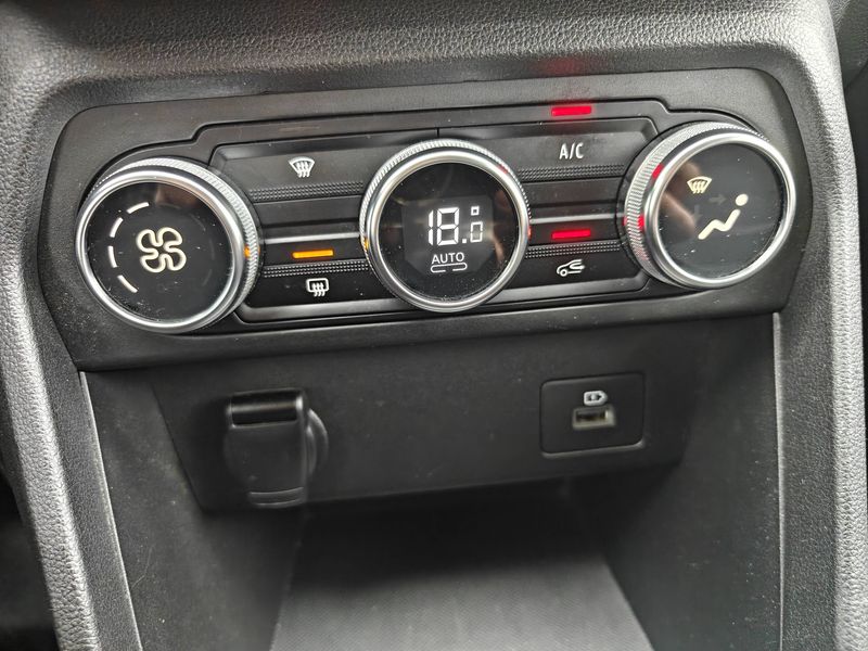 Dacia Sandero 1.0 TCe Comfort — zdjęcie 20