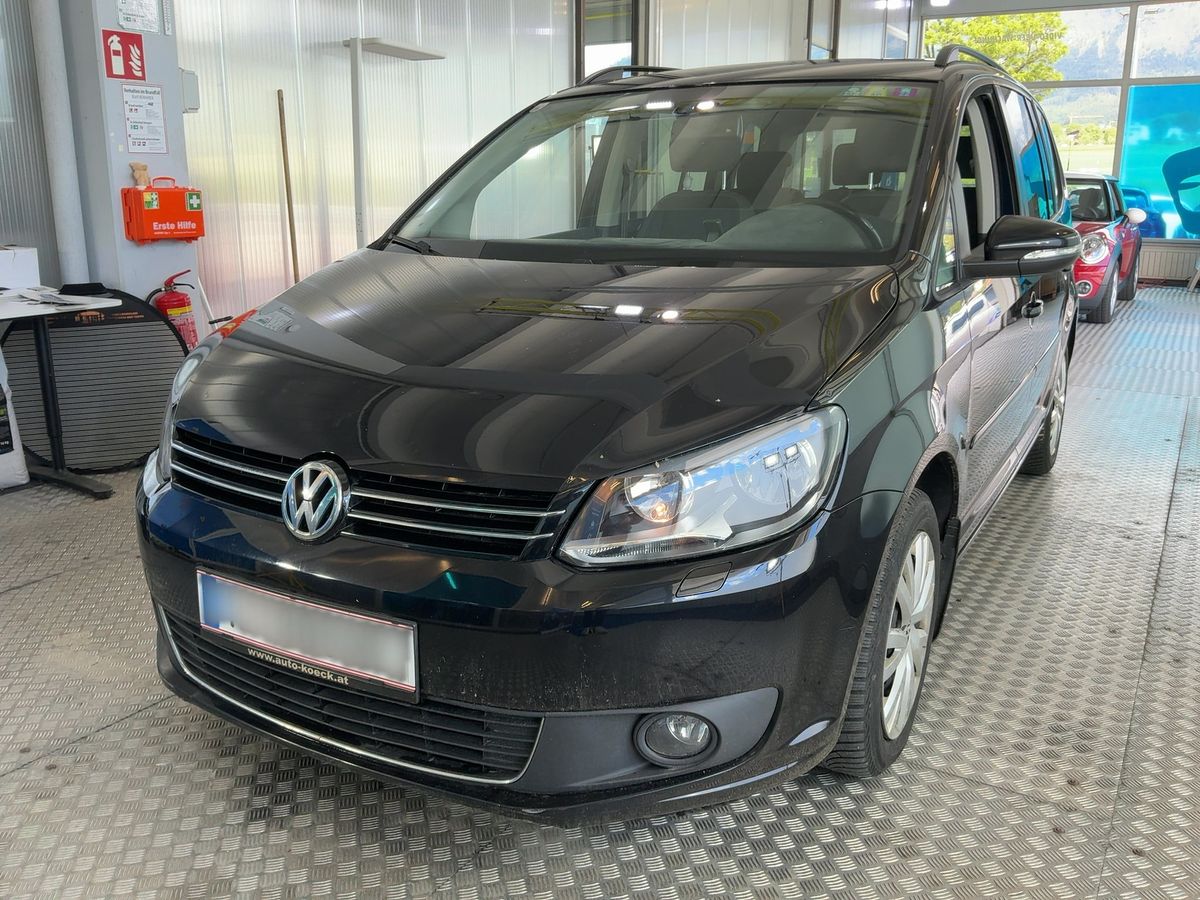 Volkswagen Touran 2015 — photo 1