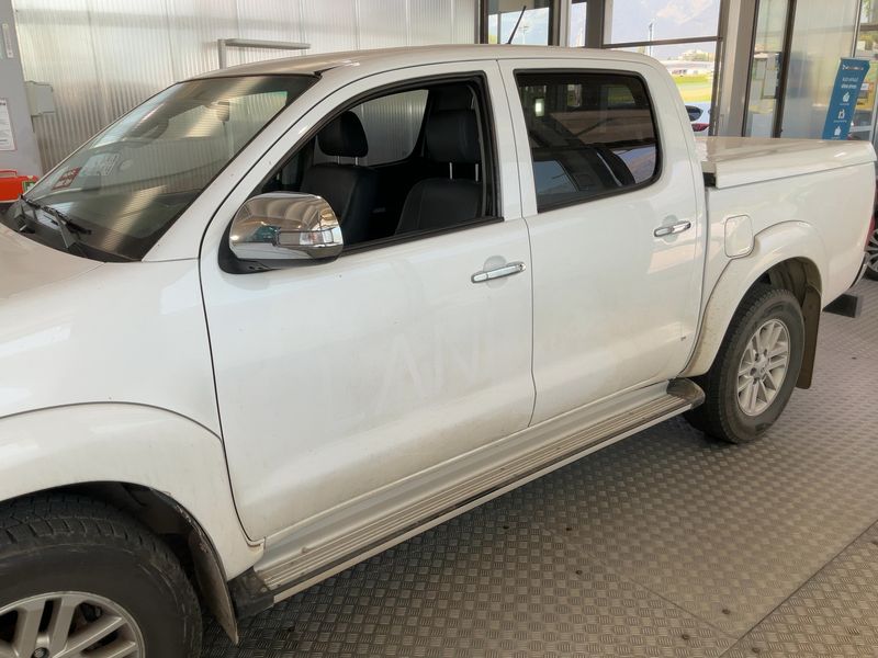 Toyota Hilux 3.0 Turbodiesel Double Cab Life 4x4 — zdjęcie 4