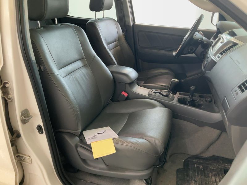 Toyota Hilux 3.0 Turbodiesel Double Cab Life 4x4 — zdjęcie 11