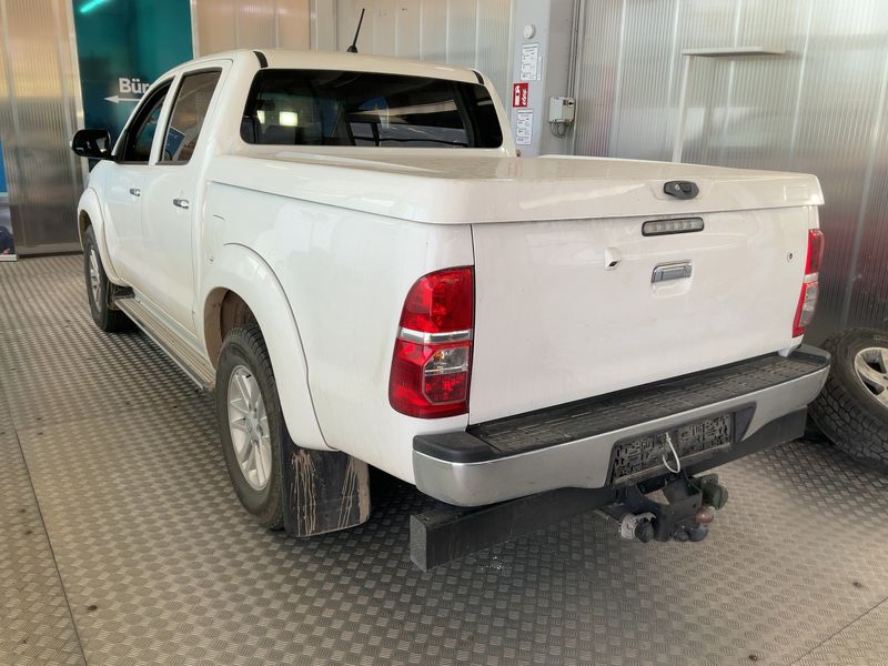Toyota Hilux 3.0 Turbodiesel Double Cab Life 4x4 — zdjęcie 3