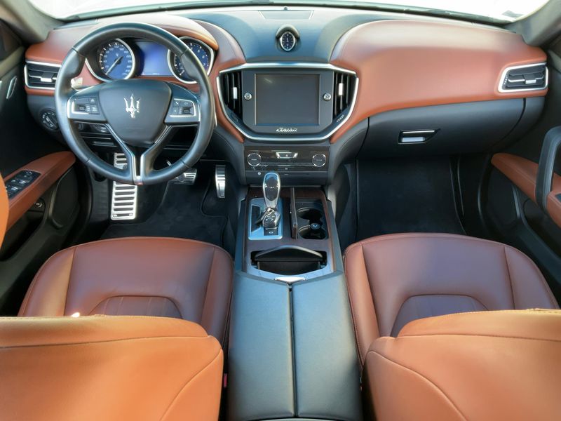 Maserati Ghibli 3.0 V6 TwinTurbo Basis — zdjęcie 12