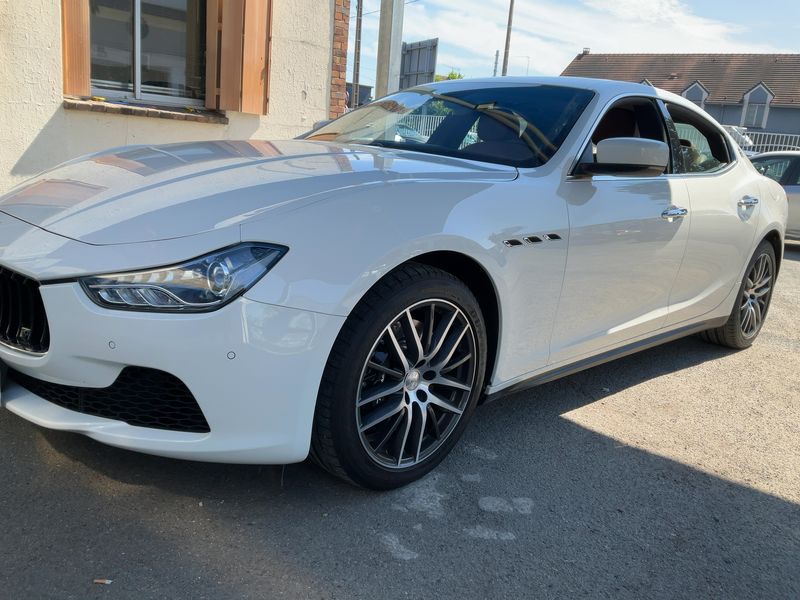 Maserati Ghibli 3.0 V6 TwinTurbo Basis — zdjęcie 2
