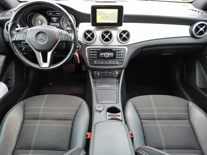 Mercedes-Benz CLA-Klasse CLA 220 d Urban — zdjęcie 11