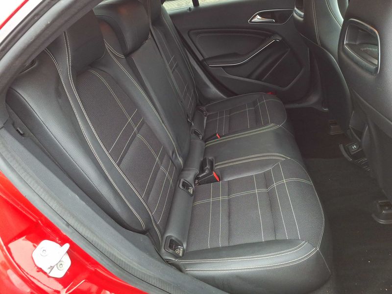 Mercedes-Benz CLA-Klasse CLA 220 d Urban — zdjęcie 14