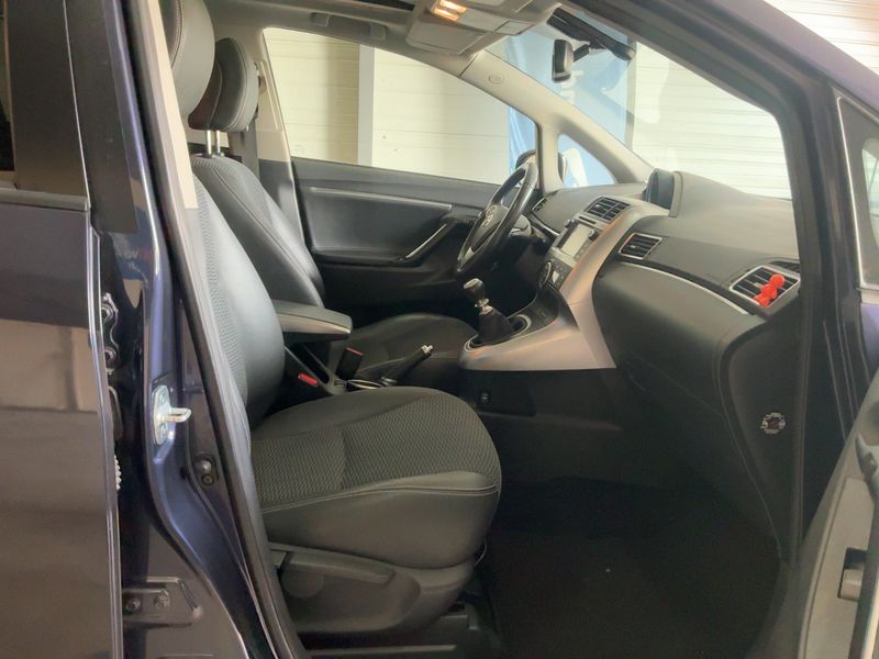 Toyota Verso 1.6 D-4D Executive — zdjęcie 11