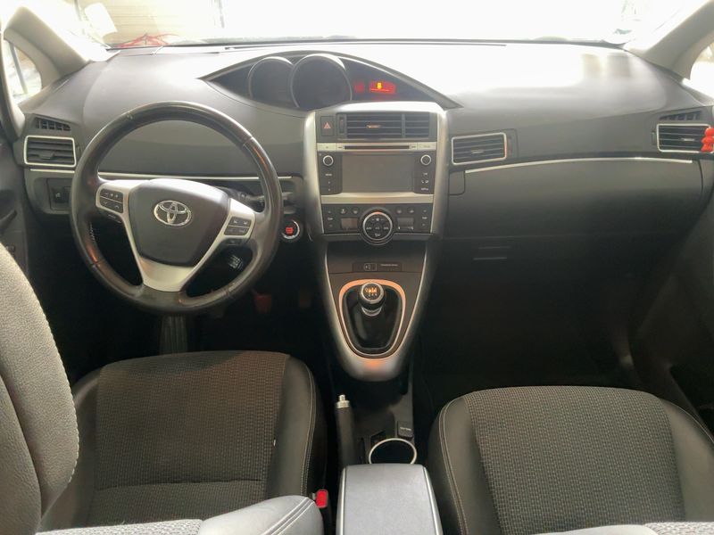 Toyota Verso 1.6 D-4D Executive — zdjęcie 12