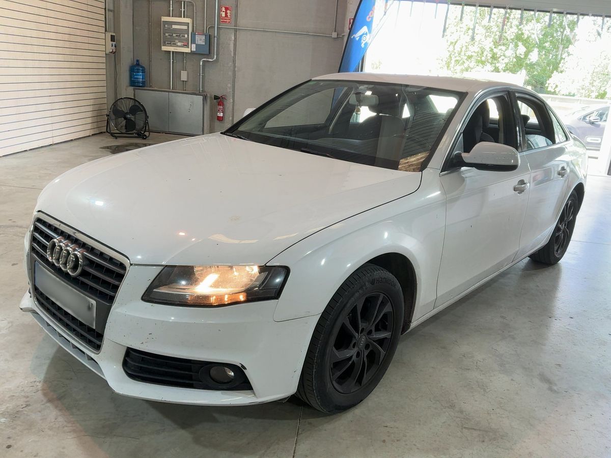 Audi A4 2012 — photo 1