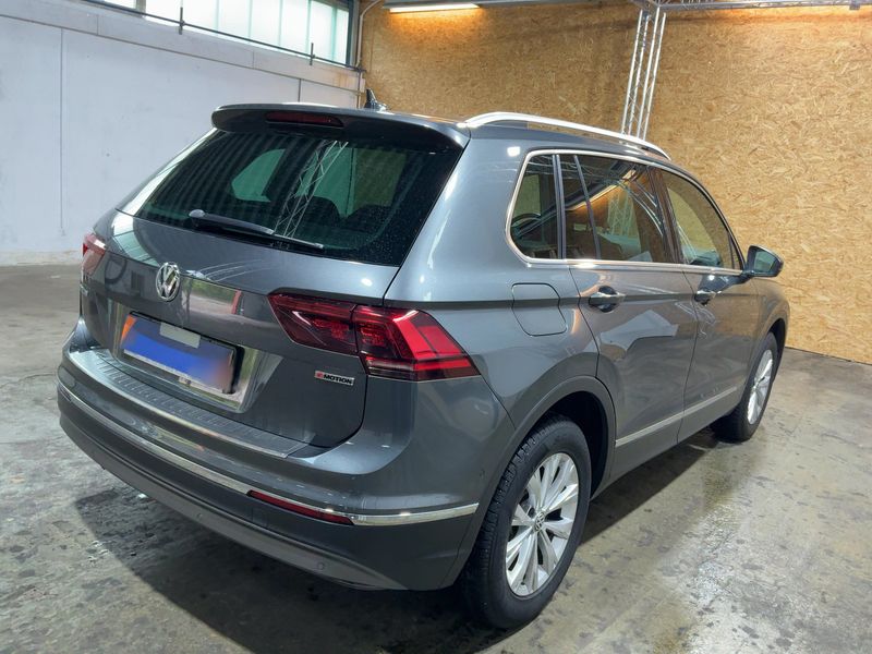 Volkswagen Tiguan 2.0 TDI Highline 4Motion BlueMotion Tech — zdjęcie 6
