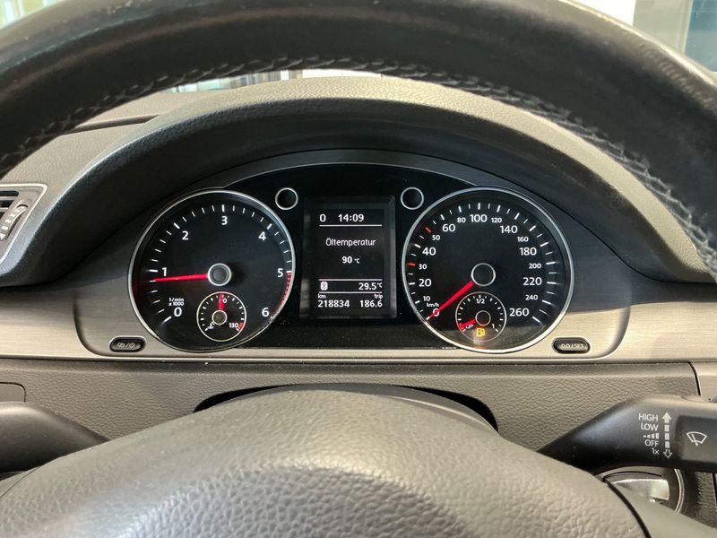 Volkswagen Passat 2.0 TDI Business Edition BlueMotion Tech 2014 – снимка 19