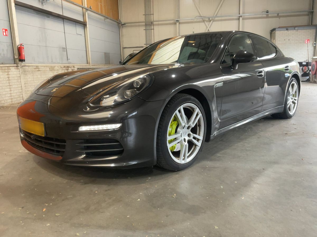 Porsche Panamera 2015 — photo 1