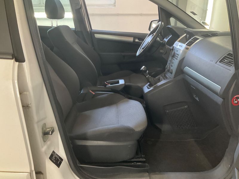 Opel Zafira 1.6 Family — zdjęcie 3
