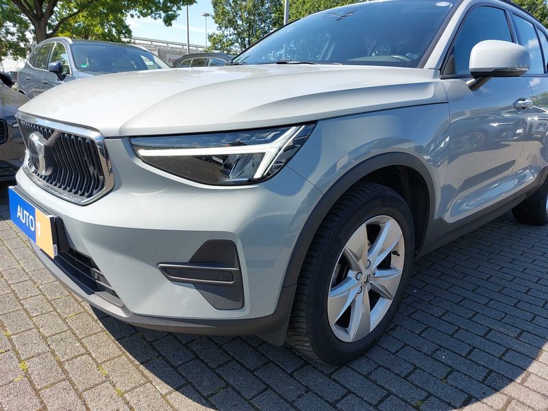 Volvo XC40 1.5 T2 Essential 2WD — zdjęcie 2