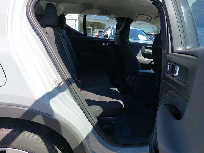 Volvo XC40 1.5 T2 Essential 2WD — zdjęcie 14