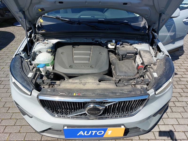 Volvo XC40 1.5 T2 Essential 2WD — zdjęcie 8