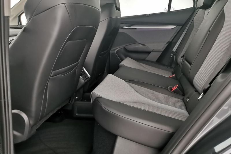 Skoda Enyaq iV 80 Loft — zdjęcie 12