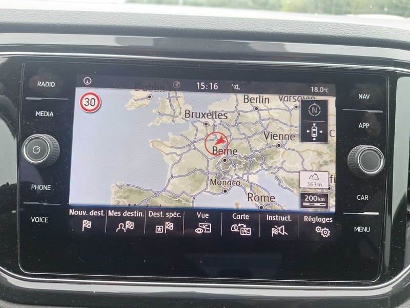 Volkswagen T-Roc 2.0 TDI R-Line — zdjęcie 13