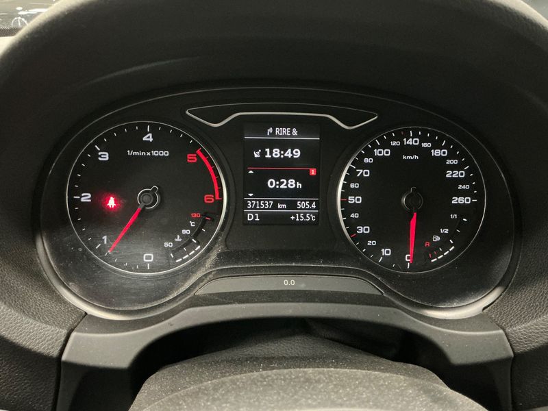 Audi A3 Sportback 2.0 TDI Business — zdjęcie 13