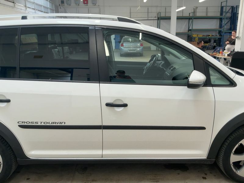 Volkswagen Touran 2.0 TDI CrossTouran — zdjęcie 7