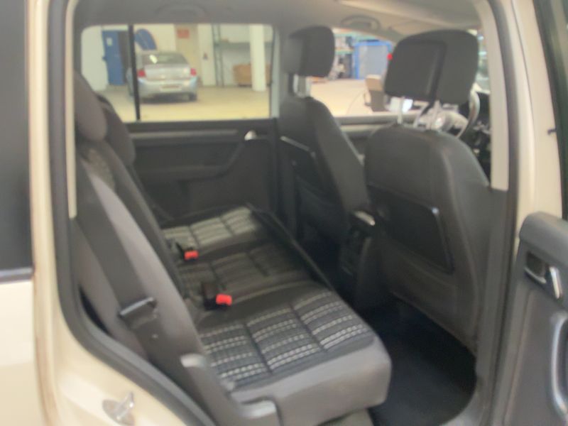 Volkswagen Touran 2.0 TDI CrossTouran — zdjęcie 14