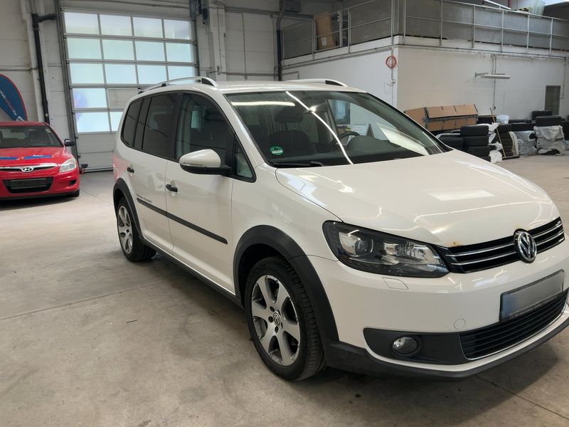 Volkswagen Touran 2.0 TDI CrossTouran — zdjęcie 8