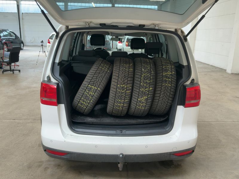 Volkswagen Touran 2.0 TDI CrossTouran — zdjęcie 10