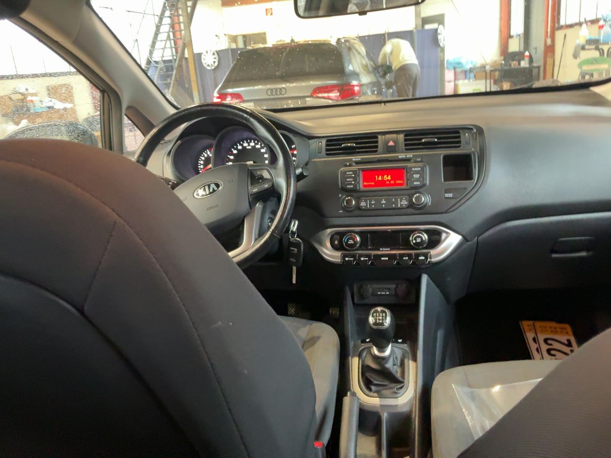 Kia Rio 2014 — photo 18