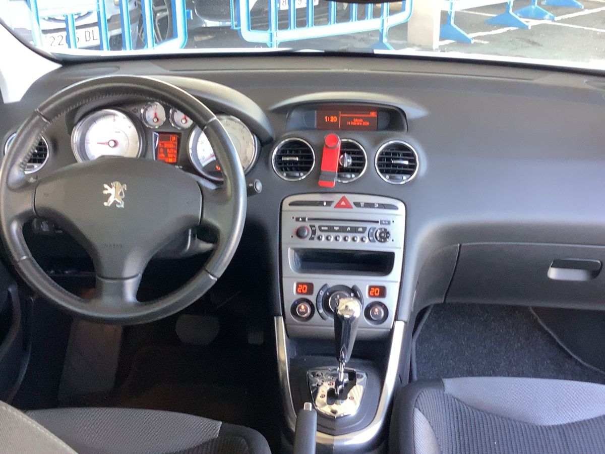 Peugeot 308 2009 — photo 18