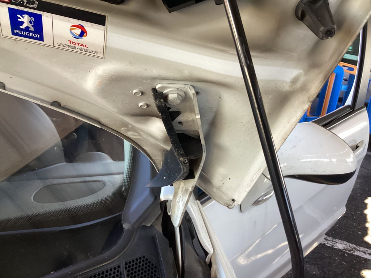 Peugeot 308 2009 — photo 28