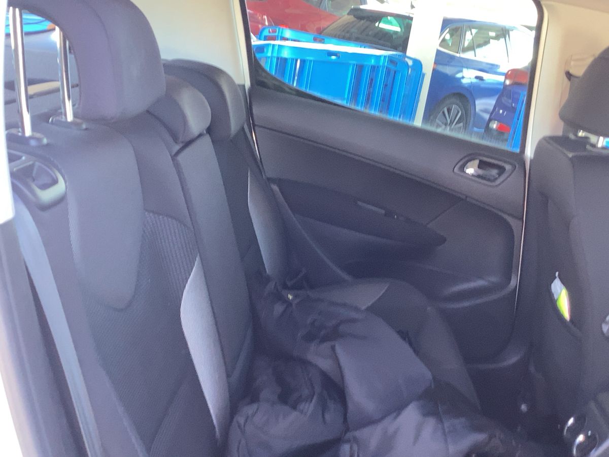 Peugeot 308 2009 — photo 20