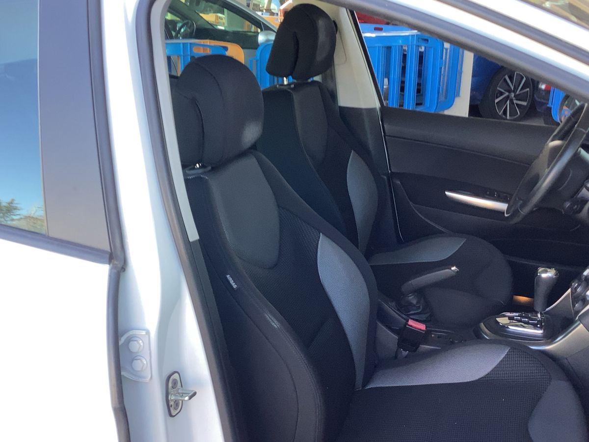 Peugeot 308 2009 — photo 17