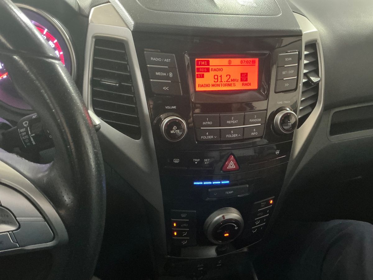 Ssangyong Tivoli 2015 — photo 35