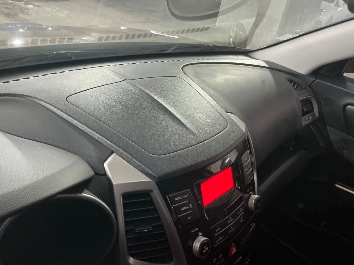 Ssangyong Tivoli 2015 — photo 26