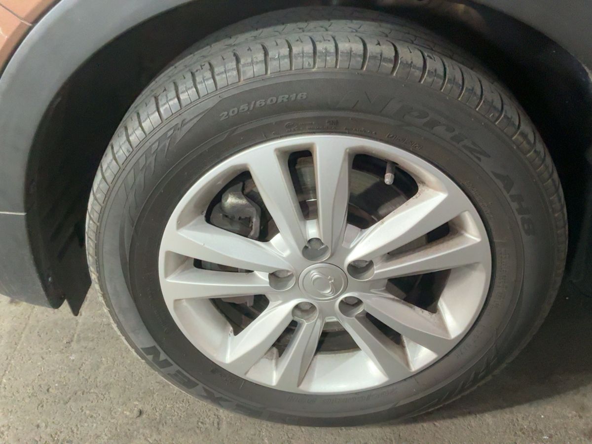 Ssangyong Tivoli 2015 — photo 4