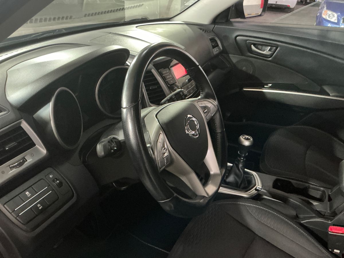 Ssangyong Tivoli 2015 — photo 25