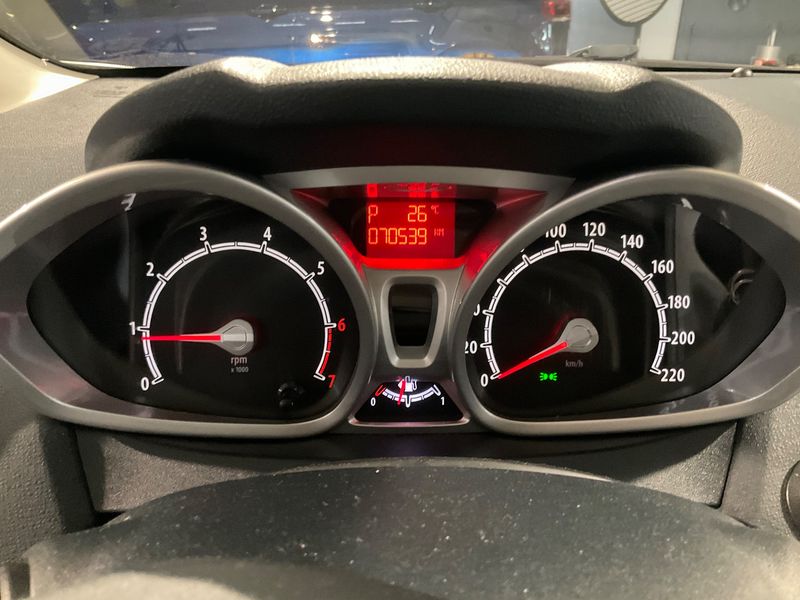 Ford Fiesta 1.4 Titanium — zdjęcie 13