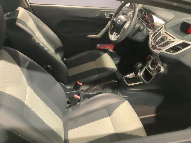 Ford Fiesta 1.4 Titanium — zdjęcie 11
