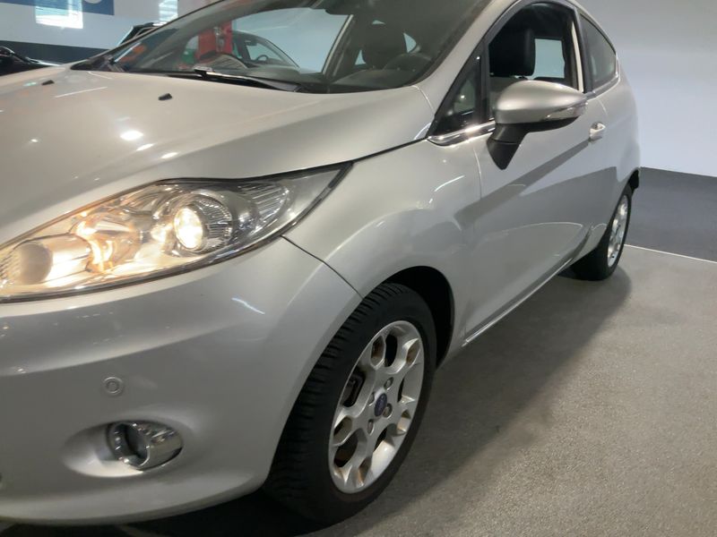 Ford Fiesta 1.4 Titanium — zdjęcie 2