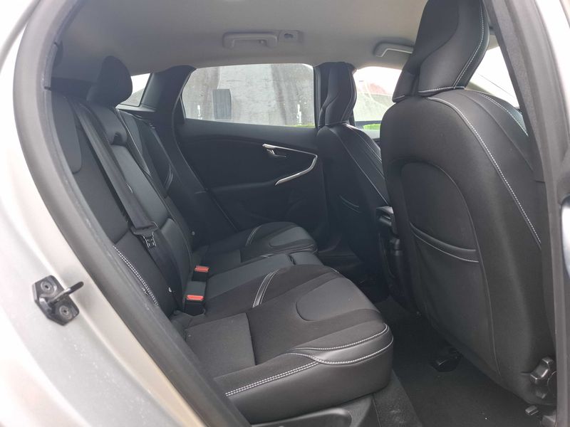 Volvo V40 1.6 D2 Momentum — zdjęcie 13