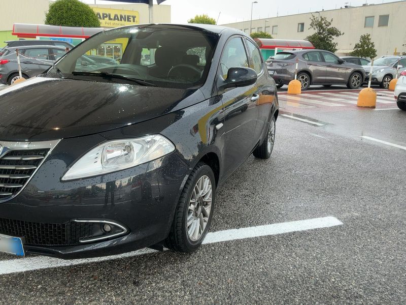 Lancia Ypsilon 1.2 GPL Gold 2012 – снимка 2