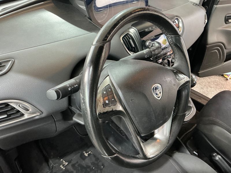 Lancia Ypsilon 1.2 GPL Gold 2012 – снимка 24
