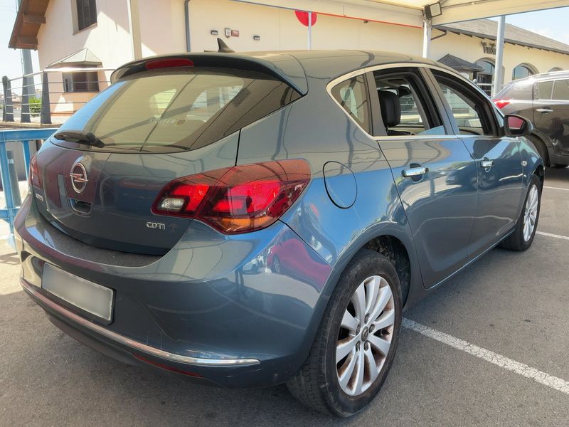 Opel Astra 1.7 CDTI Excellence 2013 – снимка 8