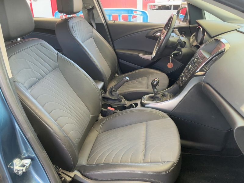 Opel Astra 1.7 CDTI Excellence 2013 – снимка 16