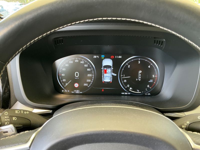 Volvo XC60 2.0 D4 R-Design 2WD 2018 – снимка 18