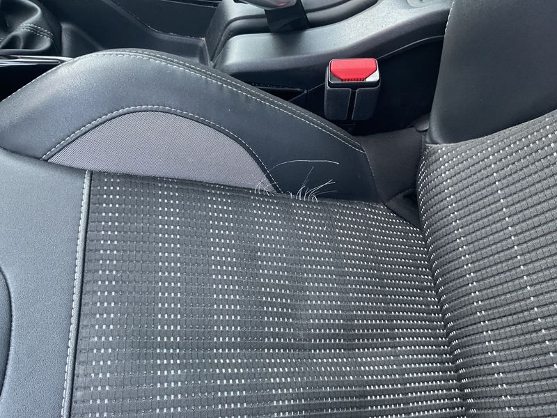Peugeot 2008 1.2 PureTech Allure 2017 – снимка 24