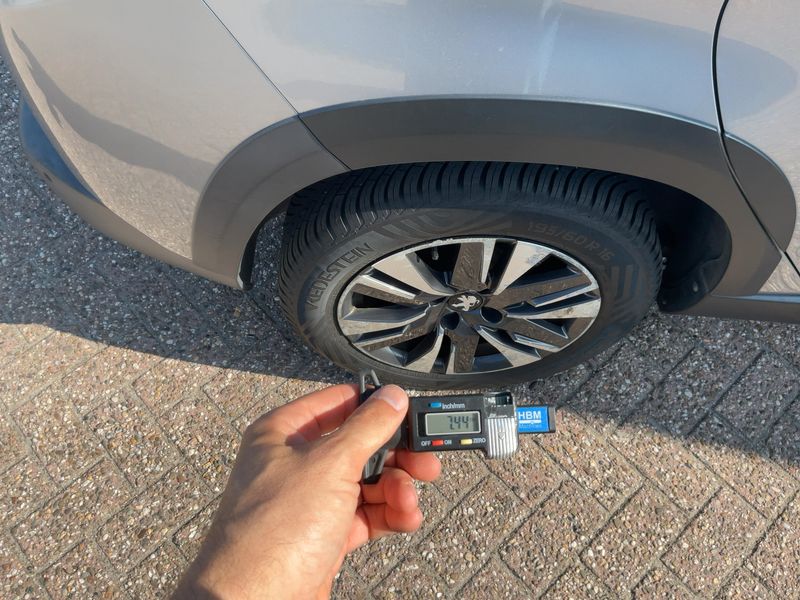 Peugeot 2008 1.2 PureTech Allure 2017 – снимка 9