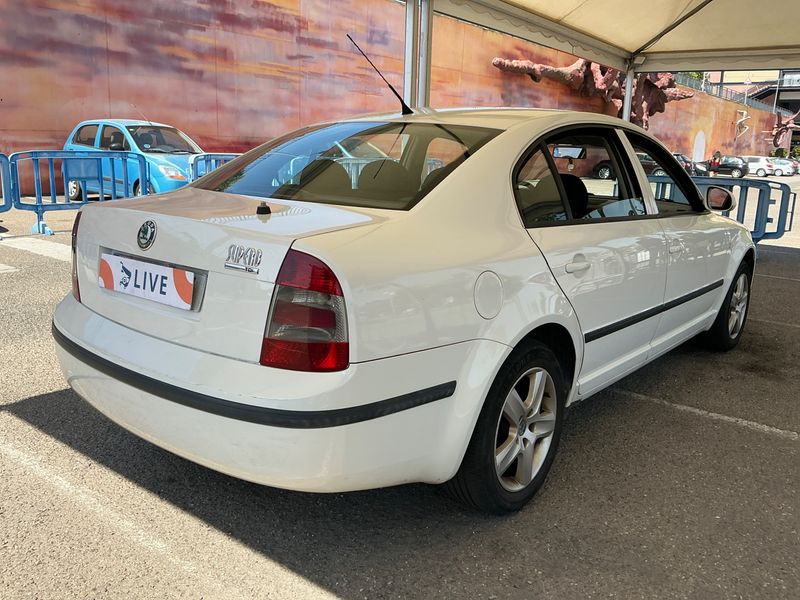 Skoda Superb 1.9 TDI Collection — zdjęcie 2